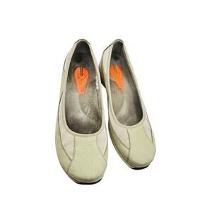 Merrell Spire Flex Vintage light olive color soft leather comfort flat shoes sz9